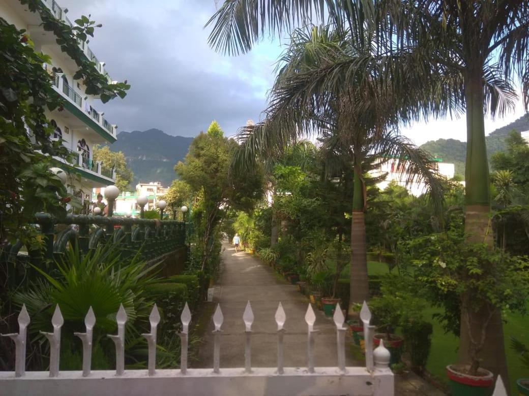 โอโย 41147 โฮเต็ล ตาโปวัน วาฏิกา Hotel ริชิเคช ภายนอก รูปภาพ