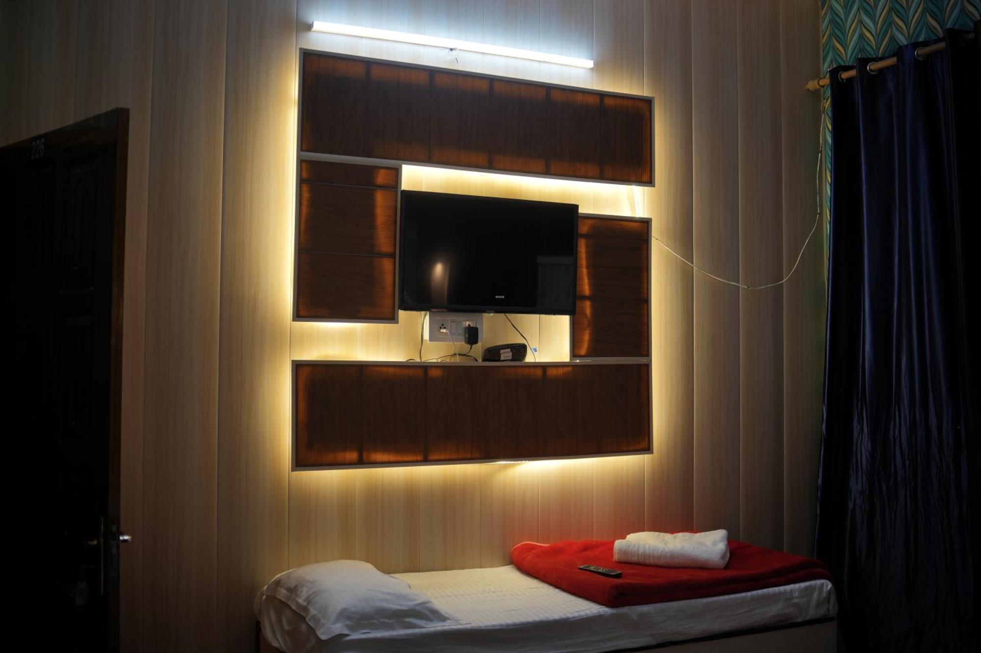 โอโย 41147 โฮเต็ล ตาโปวัน วาฏิกา Hotel ริชิเคช ภายนอก รูปภาพ