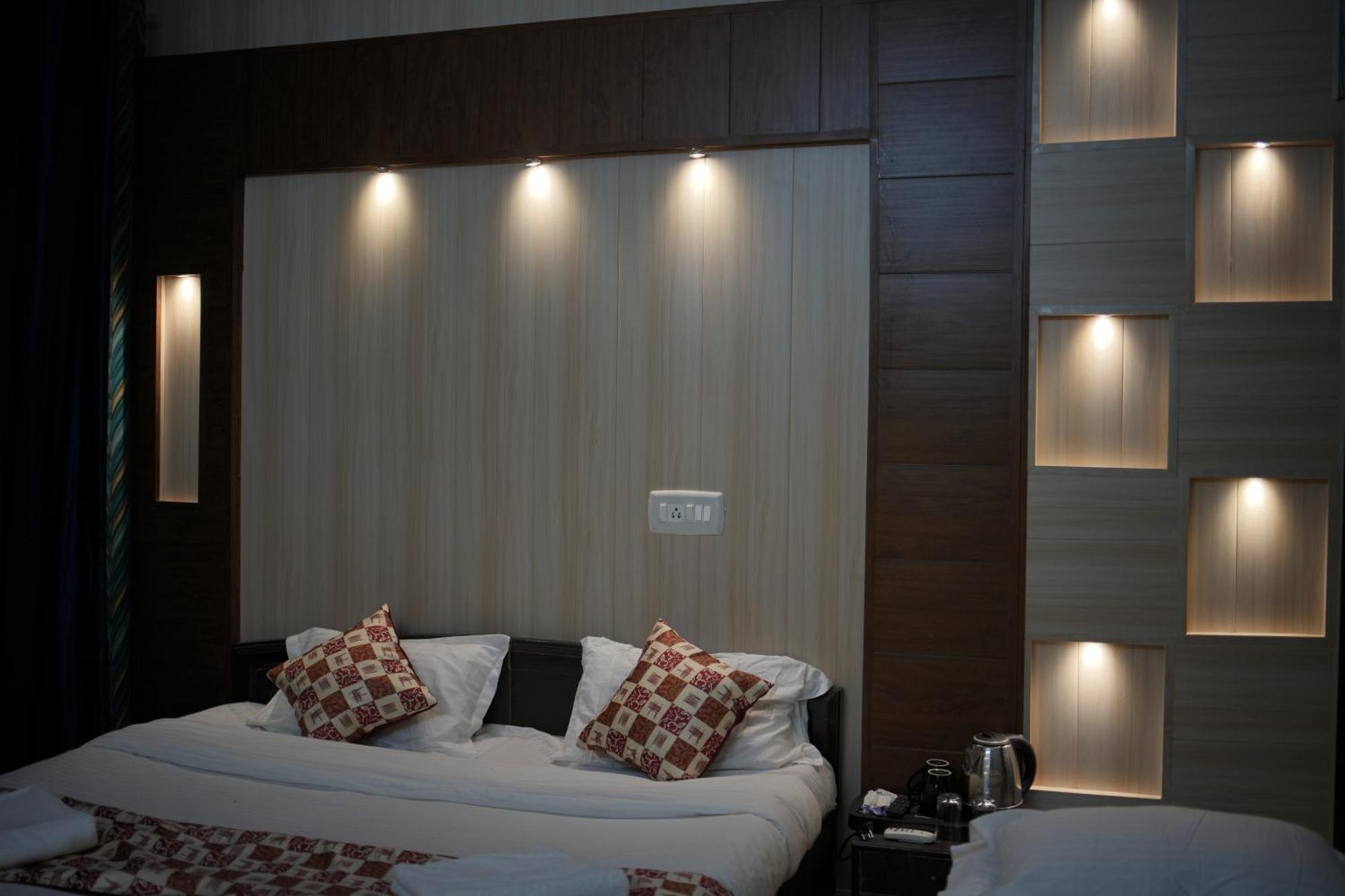 โอโย 41147 โฮเต็ล ตาโปวัน วาฏิกา Hotel ริชิเคช ภายนอก รูปภาพ