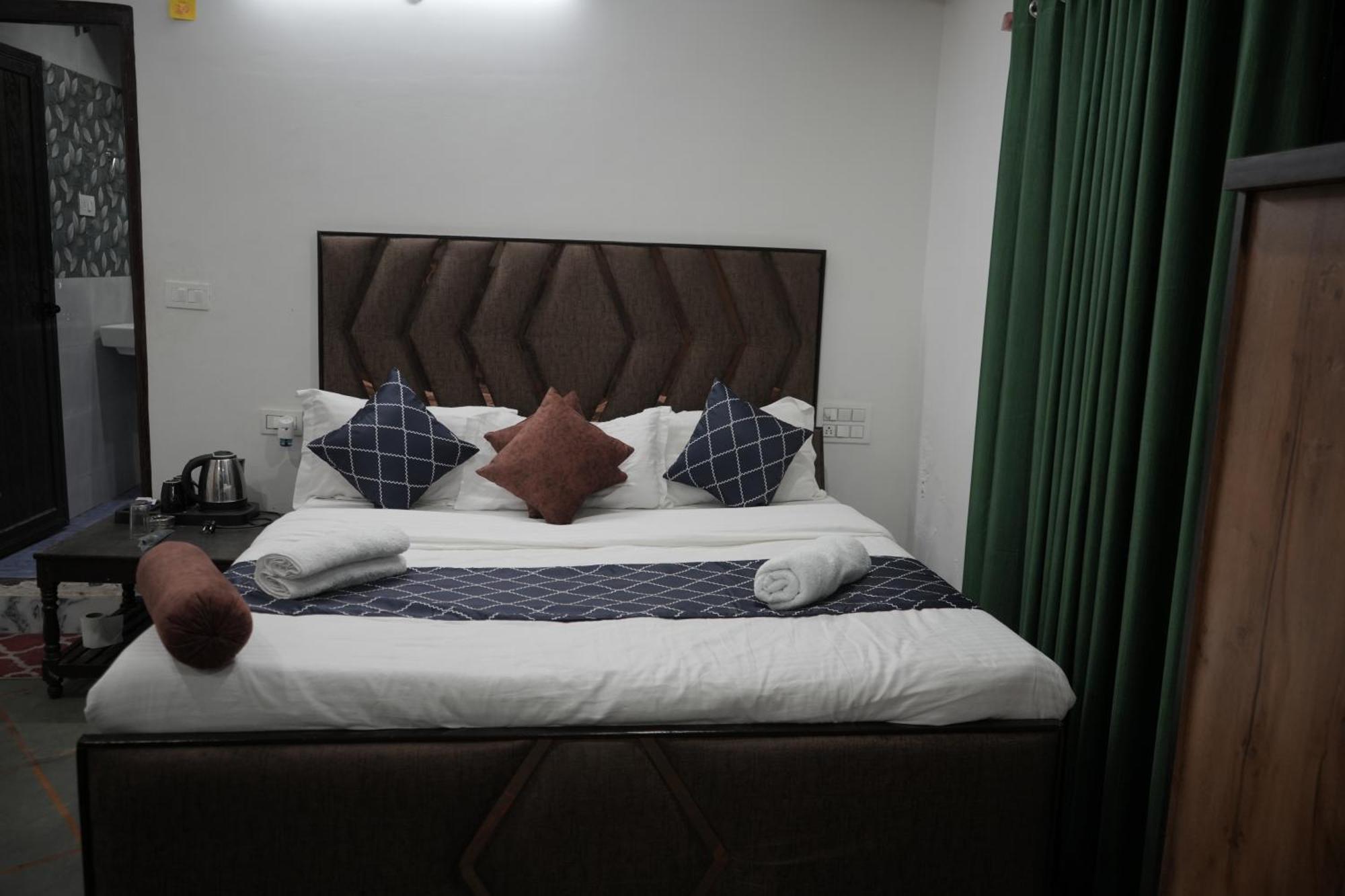 โอโย 41147 โฮเต็ล ตาโปวัน วาฏิกา Hotel ริชิเคช ภายนอก รูปภาพ