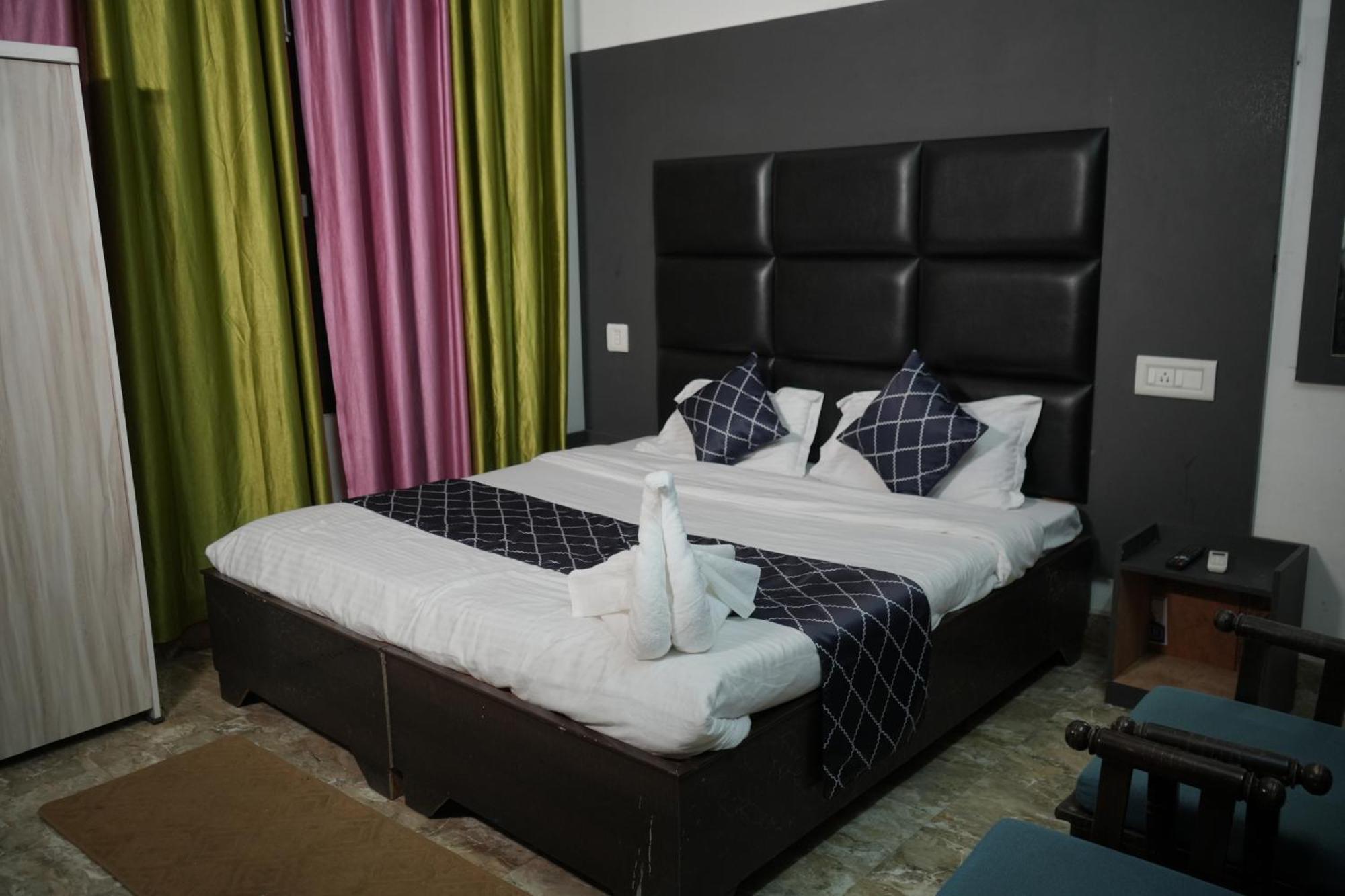 โอโย 41147 โฮเต็ล ตาโปวัน วาฏิกา Hotel ริชิเคช ภายนอก รูปภาพ